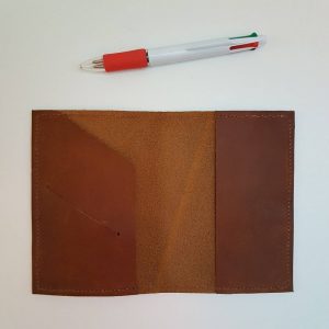 Protège passeport cuir végétal cognac – Image 3