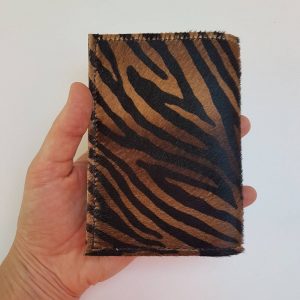 étui passeport en cuir zèbre marron et noir