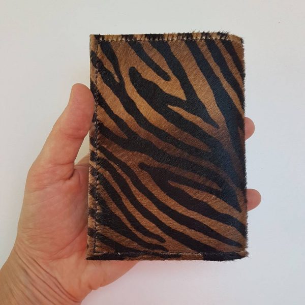 étui passeport en cuir zèbre marron et noir