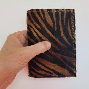 etui passeport en cuir zèbre marron et noir