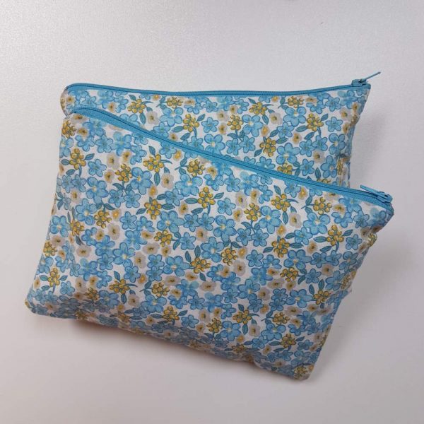 trousse de toilette fleur bleue