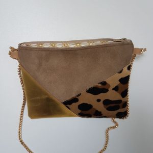 Pochette léopard et or – suédine beige – Image 4