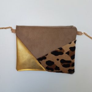 Pochette léopard et or – suédine beige – Image 5