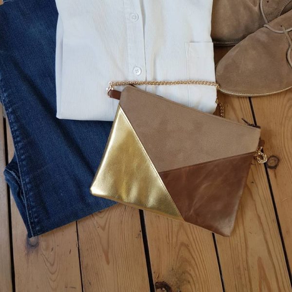 Pochette de soirée beige avec cuir doré et marron froissé