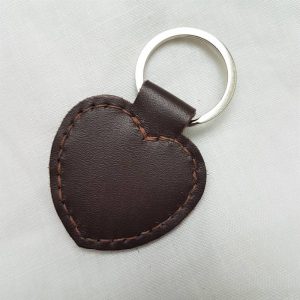 Porte clé coeur en cuir marron – Image 1