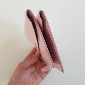 Pochette permis en cuir verni rose – Image 4