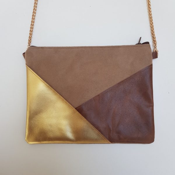 pochette-sac-a-main-femme-marron Sac pochette en suédine beige, cuir marron et doré