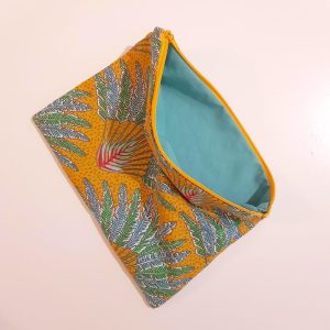 La pochette peut servir de trousse de toilette, trousse de maquillage, range sac