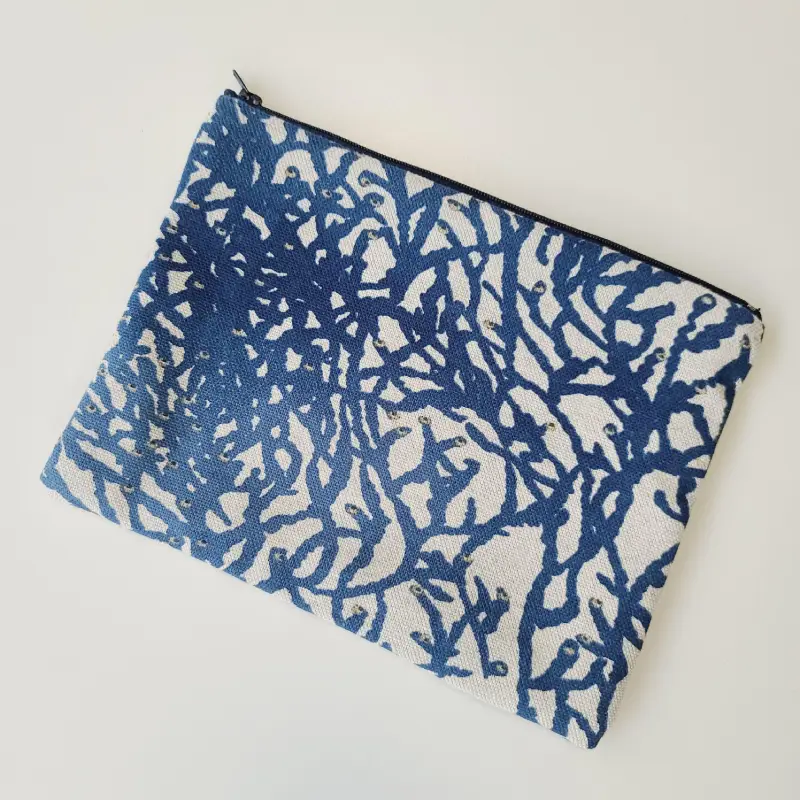 Pochette zippée en tissu pour femme avec motif corail bleu