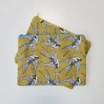 Pochette trousse fabriquée avec tissu motif hirondelles volantes