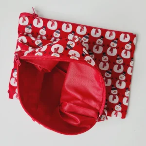 La pochette peut servir d'emballage cadeau pour Noël